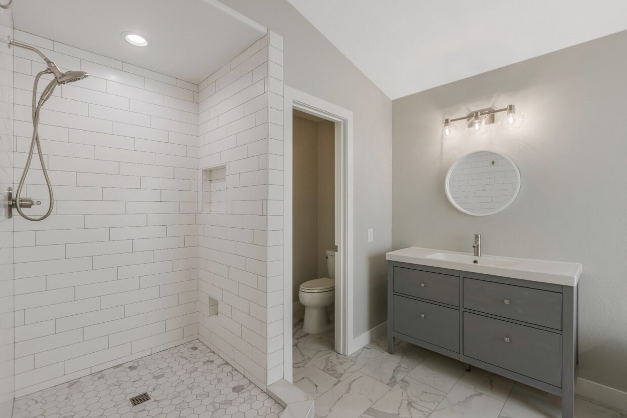 2 Bathrooms With Shared Shower